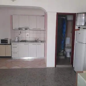 apartments-ninske-vodice.hotelinzadar.com/