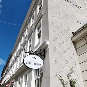 https://pension-funfhaus.vienna-besthotels.com